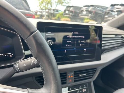 Used 2025 Volkswagen Jetta Sport FWD image 9