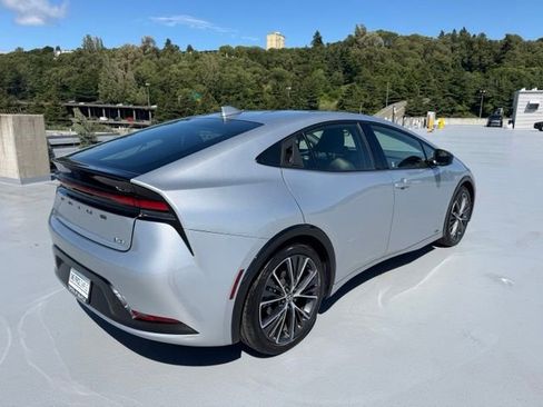 Certified 2023 Toyota Prius XLE AWD/4WD image 5