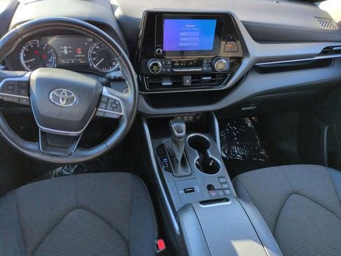 Certified 2023 Toyota Highlander LE image 26