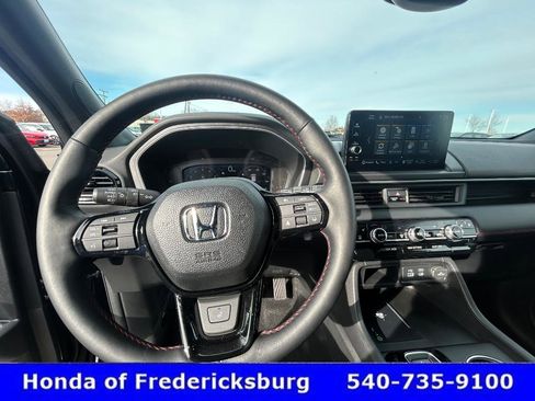 Certified 2025 Honda Pilot Black Edition image 18