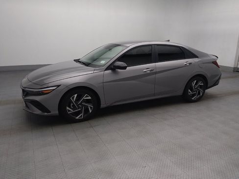 Used 2025 Hyundai Elantra Sport FWD image 2