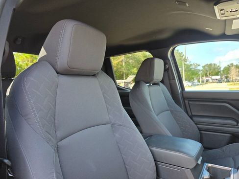 Certified 2025 Toyota Tacoma SR5 AWD/4WD image 15
