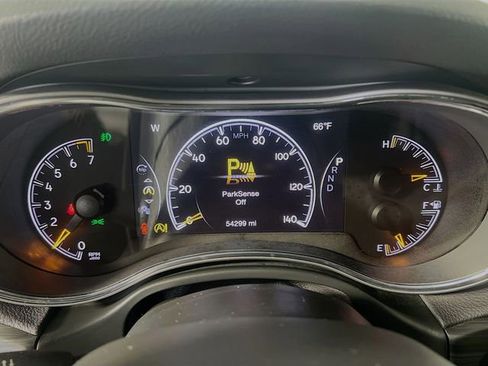 Used 2021 Jeep Grand Cherokee Laredo X image 15