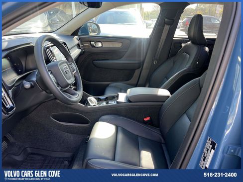 Used 2025 Volvo XC40 B5 Ultra w/ Climate Package image 14