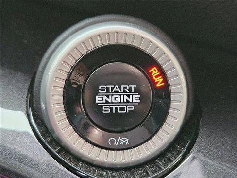 Used 2024 Jeep Wagoneer L 4WD w/ Premium Group I image 15