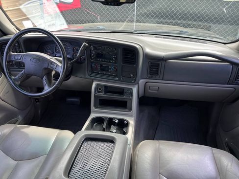 Used 2005 Chevrolet Avalanche Z71 w/ Sun And Sound Package AWD/4WD image 35