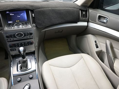Used 2010 INFINITI G37 Journey w/ Premium Pkg image 38