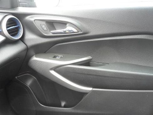 Used 2024 Chevrolet Trax LS w/ LS Convenience Package FWD image 31