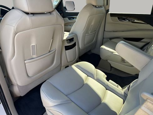 Used 2019 Cadillac Escalade Premium Luxury image 20