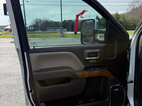 Used 2018 GMC Sierra 1500 SLT w/ SLT Premium Package image 17