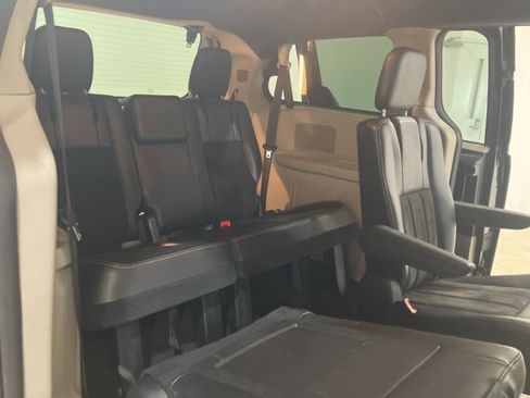 Used 2019 Dodge Grand Caravan SXT image 22