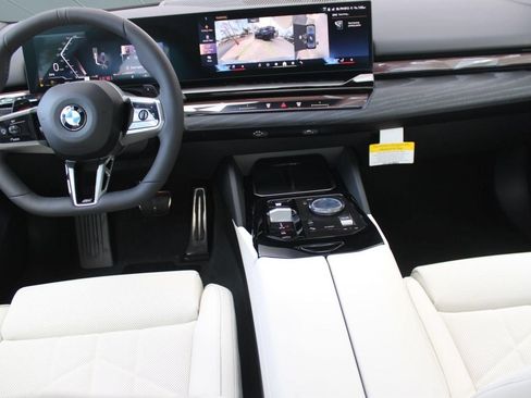 Used 2026 BMW 530i w/ M Sport Package RWD image 16