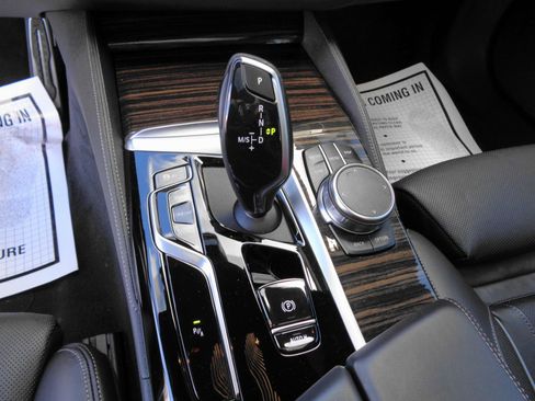 Used 2022 BMW 530i xDrive w/ M Sport Package AWD/4WD image 12