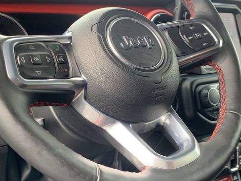 Used 2022 Jeep Wrangler Unlimited Rubicon w/ Cold Weather Group AWD/4WD image 19
