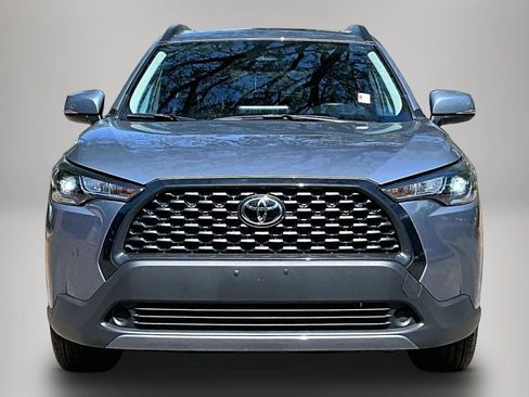 Used 2024 Toyota Corolla Cross LE w/ Moonroof Package image 3