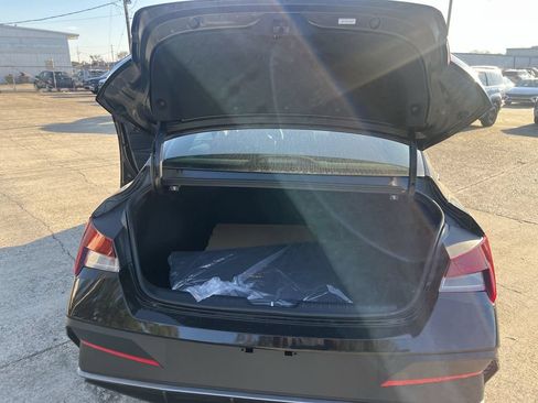 Used 2026 Hyundai Elantra Sport FWD image 17