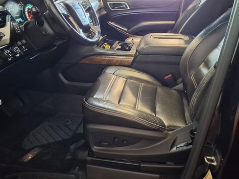 Used 2019 GMC Yukon Denali w/ Denali Ultimate Black Edition AWD/4WD image 18