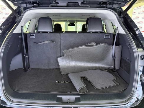 Used 2022 Toyota Highlander XLE AWD/4WD image 42