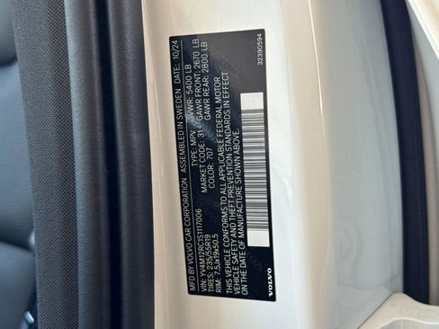 Certified 2025 Volvo XC60 B5 Plus AWD/4WD image 28