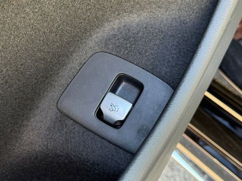 Used 2025 Mercedes-Benz E 350 4MATIC Sedan image 25