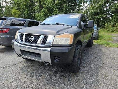 Used 2009 Nissan Titan SE w/ SE Drivers Convenience Pkg AWD/4WD image 2