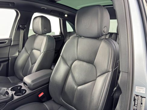 Used 2023 Porsche Macan image 36