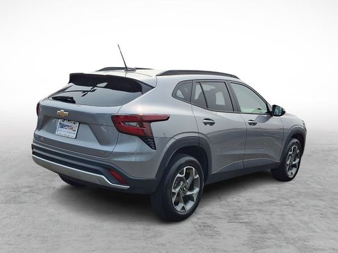 Used 2025 Chevrolet Trax LT FWD image 5