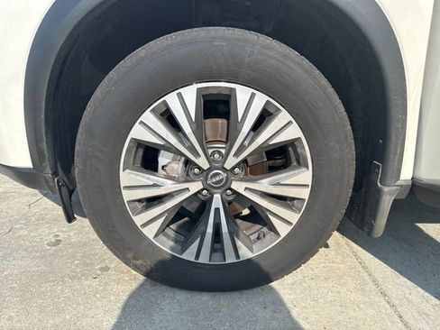 Used 2023 Nissan Rogue SV AWD/4WD image 11