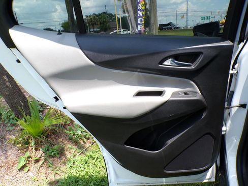 Used 2022 Chevrolet Equinox LS w/ LS Convenience Package image 39