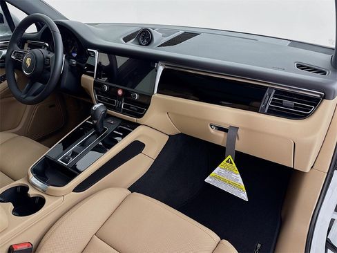 New 2026 Porsche Macan image 33