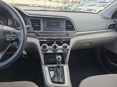 Used 2019 Hyundai Elantra SE image 23