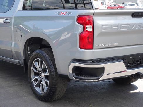 Used 2023 Chevrolet Silverado 1500 LT AWD/4WD image 9