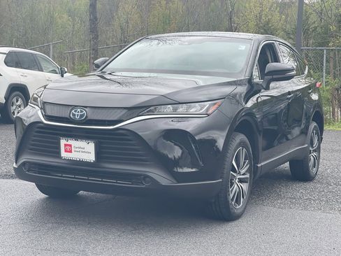 Certified 2022 Toyota Venza LE AWD/4WD image 2