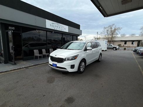 Used 2017 Kia Sedona LX w/ LX Essentials Premium Package FWD image 1