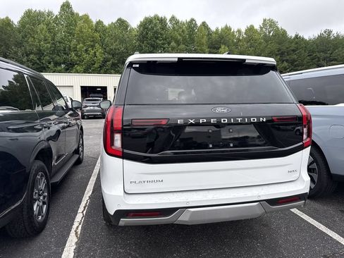 Used 2025 Ford Expedition Max Platinum w/ Driver's Package AWD/4WD image 14