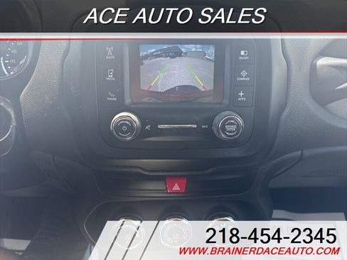Used 2016 Jeep Renegade Latitude image 11