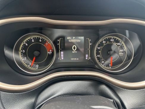 Used 2017 Jeep Cherokee 75th Anniversary image 12