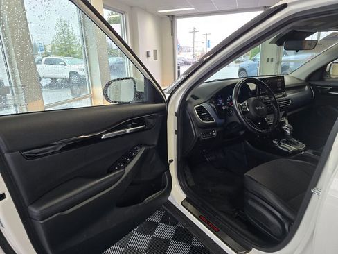 Used 2023 Kia Seltos Nightfall Edition image 18