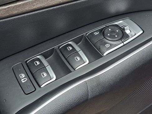 Used 2023 Kia Sorento S image 18