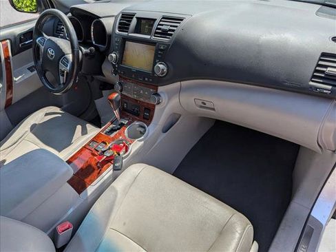 Used 2012 Toyota Highlander Limited w/ Tow Pkg AWD/4WD image 20
