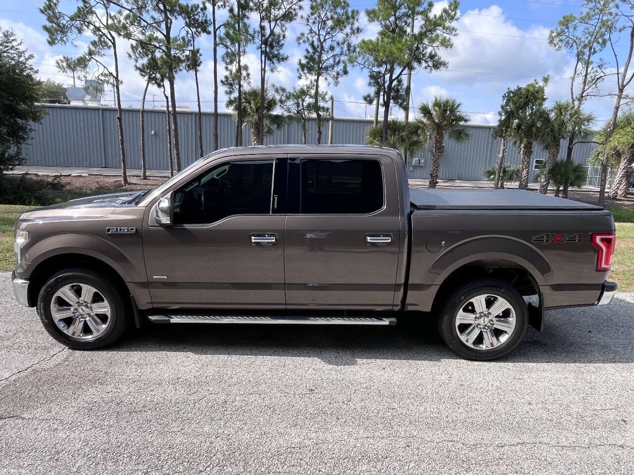 Used 2015 Ford F150 XLT w/ Equipment Group 302A Luxury AWD/4WD image 4