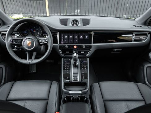 Used 2026 Porsche Macan AWD/4WD image 12