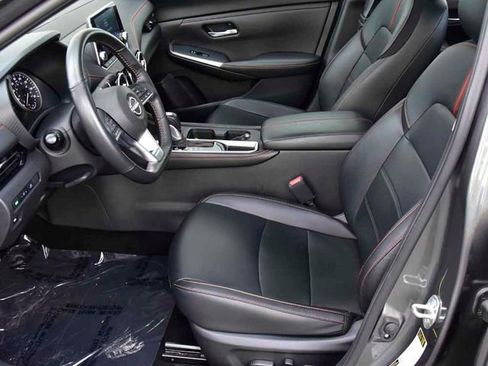 Used 2025 Nissan Sentra SR w/ SR Premium Package image 12