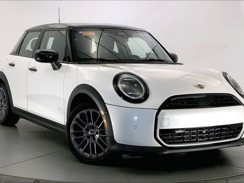 Used 2026 MINI Cooper 4-Door Hardtop FWD image 32