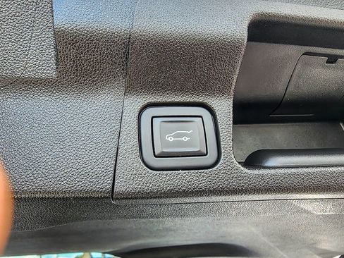 Certified 2023 GMC Acadia SLT image 19