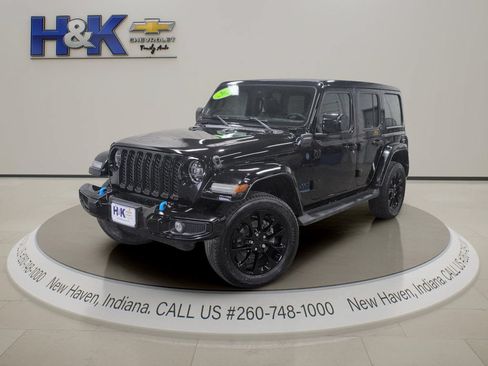 Used 2021 Jeep Wrangler Unlimited Sahara AWD/4WD image 3