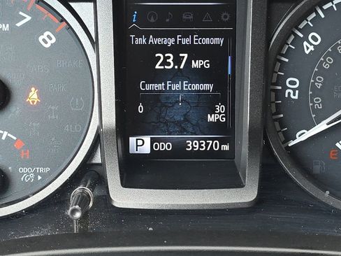 Used 2018 Toyota Tacoma TRD Sport w/ Technology Package image 29