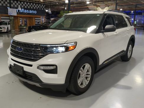 Used 2023 Ford Explorer XLT w/ Equipment Group 202A AWD/4WD image 1