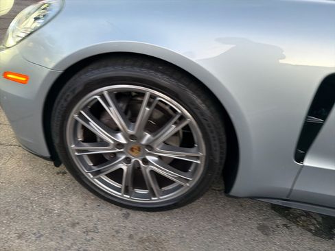 Used 2019 Porsche Panamera 4 image 14