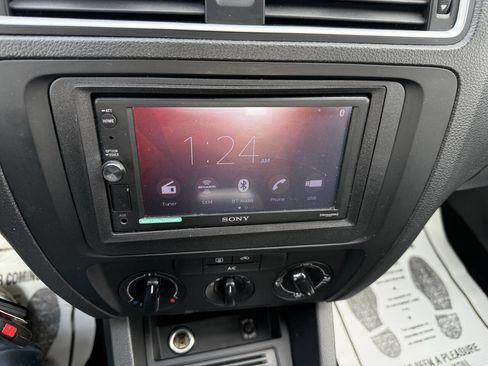 Used 2014 Volkswagen Jetta S image 25